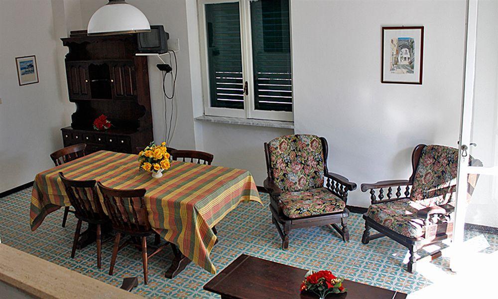 Homeholiday Giulivo บายา โดมิเซีย ภายนอก รูปภาพ